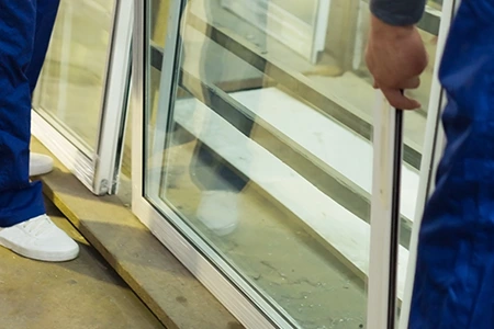 Commercial Glass Repair Technician in Wesley Chapel, FL